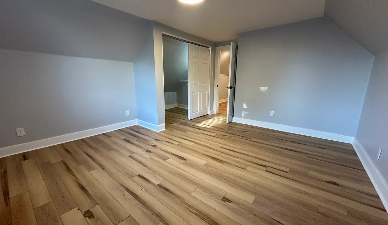 704 Arthur St room 3