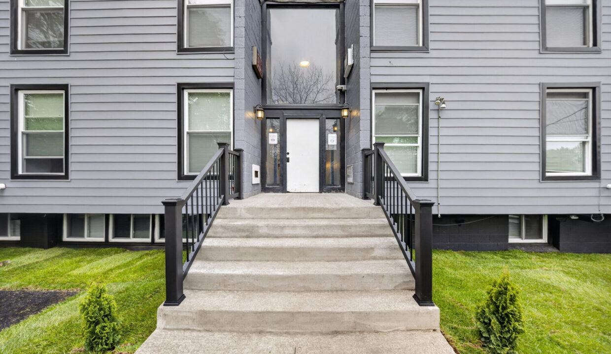 910 Teall Ave Exterior